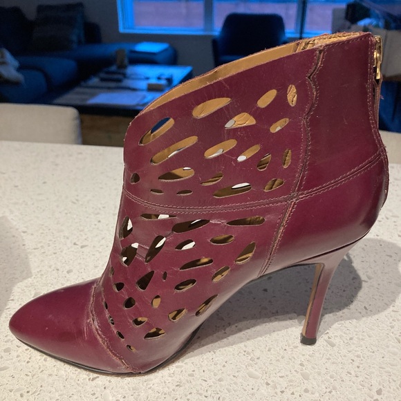 Nine West Women’s Heeled Booties.  4 inch Heel - Picture 4 of 7